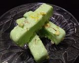 मावा केसर पिस्ता आईस्क्रीम (mawa kesar pista ice cream recipe in marathi) रेसिपी स्टेप 9 फोटो