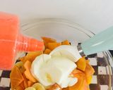 Foto del paso 2 de la receta: Ensalada de frutas mango, caqui, plátano, arándanos!!