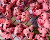 Foto langkah ke 5 dari resep Bolu kukus red velvet meses coklat.