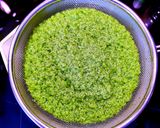 A picture of step 4 of Leek Oil.