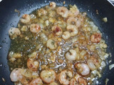 Merluza en salsa con gambitas