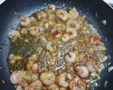 Foto del paso 5 de la receta: Merluza en salsa con gambitas