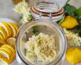 A picture of step 1 of Elderflower Syrup.