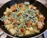 Foto del passaggio 4 della ricetta Conchigliette con carciofi, patate e piselli