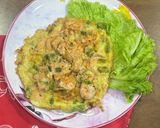 Foto langkah ke 3 dari resep Shrimp Omelette.