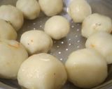 A picture of step 5 of Stuffed sooji balls.