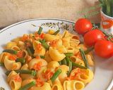 Foto del passaggio 1 della ricetta Pipe rigate con pomodoro e fagiolini