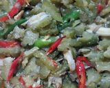 Foto langkah ke 3 dari resep Tumis pare ikan teri.