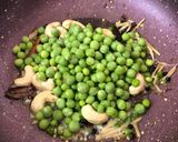 A picture of step 5 of Green Peas Pulao.