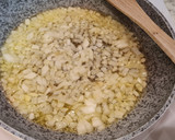 Foto del paso 2 de la receta: Risotto de pollo y champiñones con nata