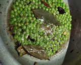 A picture of step 4 of Matter Pulao.