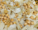 Foto del paso 3 de la receta: Bacalao con repollo y garbanzos