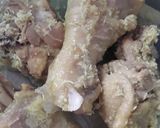 Foto langkah ke 2 dari resep Ayam goreng serundeng kelapa.