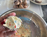Foto del paso 3 de la receta: Champiñones rellenos horneados! Snack saludable y súper fácil