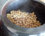 A picture of step 1 of Chole puri.