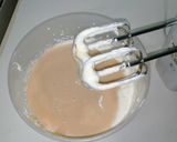 A picture of step 2 of Strawberry and chocolate flakes ice cream.