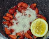 Foto langkah ke 3 dari resep Puding Susu Vanilla Strawberry Compote.