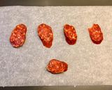 Foto del paso 4 de la receta Patatas chips, chorizo crujiente picante y huevos flor
