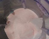 Foto langkah ke 2 dari resep Strawberry smoothies.