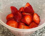 Foto del paso 1 de la receta: 🍓 Mousse de fresa con coulis 🍓