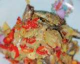 Foto langkah ke 4 dari resep Oseng Pindang Belimbing Wuluh.