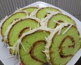 Foto langkah ke 5 dari resep Bolu gulung pandan keju.