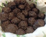 Brigadeiros recept fázis 5 fotója
