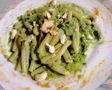 Foto del passaggio 3 della ricetta Gemelli, al pesto di bietoline e anacardi con salsiccia e curcuma