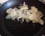Foto del passaggio 3 della ricetta Pancia di maiale con pasticcio di patate e cipolla rossa