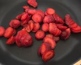 Foto langkah ke 2 dari resep Korean Strawberry Milk.