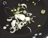 Foto del paso 2 de la receta Macarrones con setas, verduras y tomate