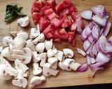 A picture of step 2 of Creamy Mushroom masala gravy.
