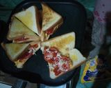 Foto langkah ke 7 dari resep Roti bakar telur.