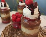 Foto del paso 9 de la receta: Arroz con leche, bizcocho especiado, crema inglesa de chocolate negro y mermelada de frambuesas
