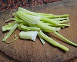 Foto del paso 2 de la receta: Ensalada de manzana verde +apio+palta