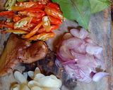 Foto langkah ke 3 dari resep Tumis labu siam udang.