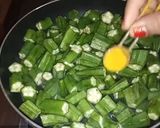 A picture of step 2 of Bhindi Fry.