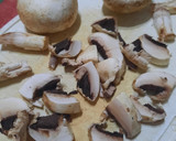 Foto del paso 2 de la receta: Ñoquis tricolor: cherry y hongos salteados