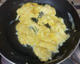 A picture of step 3 of Scrambled eggs.