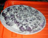 Foto langkah ke 9 dari resep Klepon Ubi Ungu Tanpa Air Kapur Sirih.
