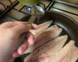 A picture of step 5 of Salt-Grilled Saba with frying pan.