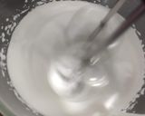 A picture of step 2 of Tricolor fruit cream.