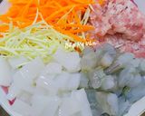 Hình bước làm 1 của món Chả giò hải sản