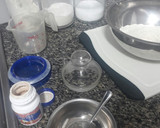 Foto del paso 1 de la receta: PAN SIN HUEVO Y SIN LECHE (opcional salchicha, jamón y queso)