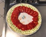 Une image de l'étape 4 de Salade de tomates et concombre au lonzo,cornichons et petits oignons.
