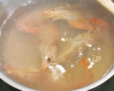 Foto del paso 1 de la receta: Cazuelitas de Merluza y Gambas con Bechamel gratinada