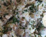 صورة لخطوة 1 من وصفة كرات البطاطس عطريقتي Potato balls stuffed with mozzarella chees