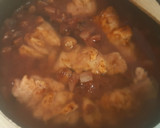 Foto del paso 7 de la receta: Pollo con tocino entreverado y salsa de vino