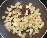 Foto del paso 4 de la receta: Pasta /Tiburones con calabacín y cebolla