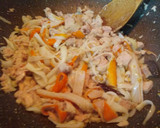 Foto del paso 1 de la receta: Revuelto de atún y surimi
